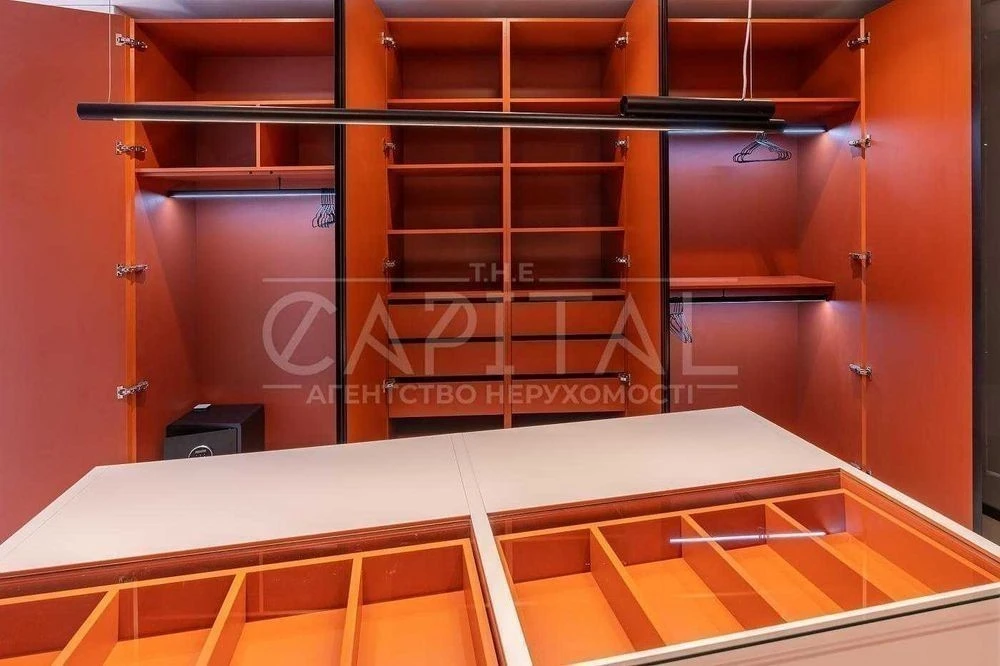Designer apartment with parking in the residential complex Skyline, Ko