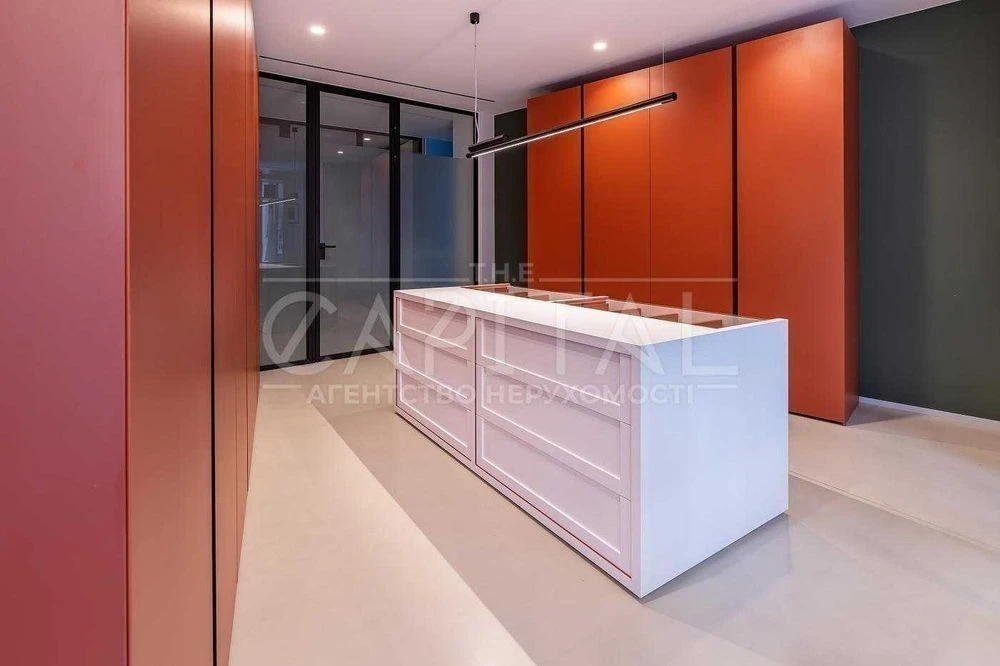 Designer apartment with parking in the residential complex Skyline, Ko