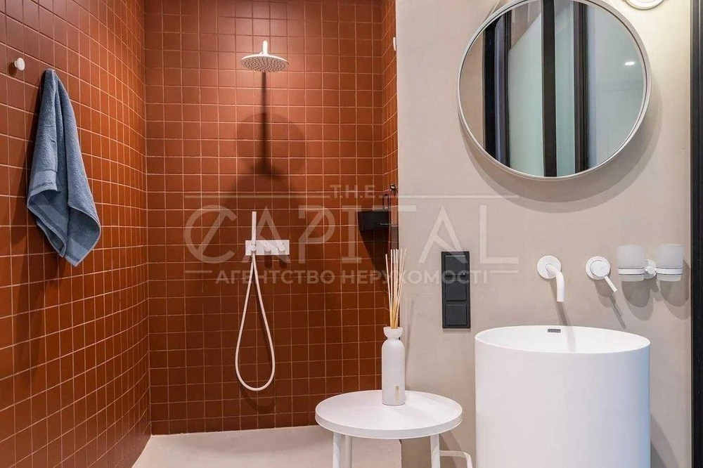 Designer apartment with parking in the residential complex Skyline, Ko