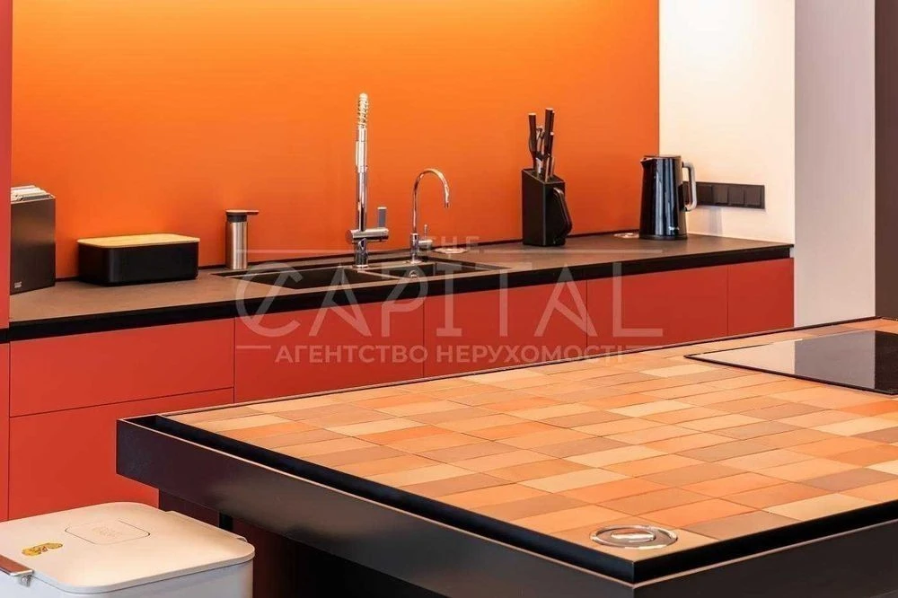 Designer apartment with parking in the residential complex Skyline, Ko