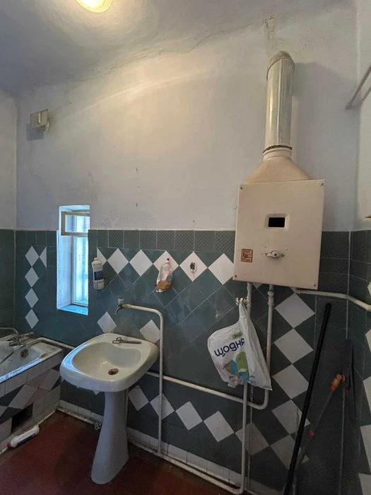 Продаж будинку.Цетр міста . Міські комунікації.Компенсаційні