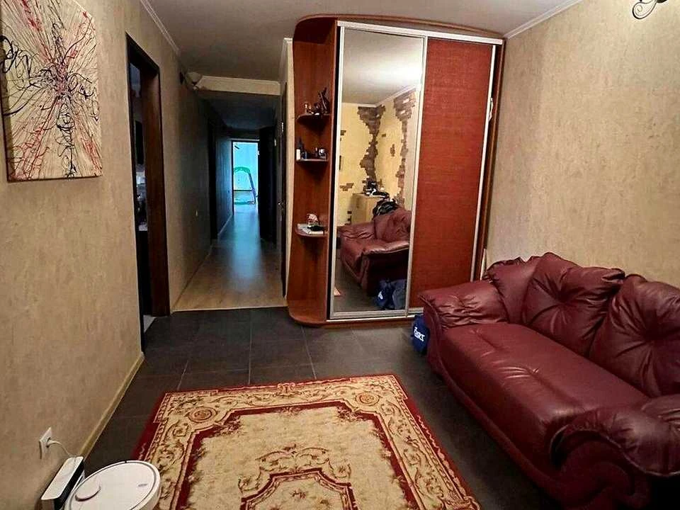Квартира. Днепр, Братьев Воробьев ул. (Дмитрия Кедрина)