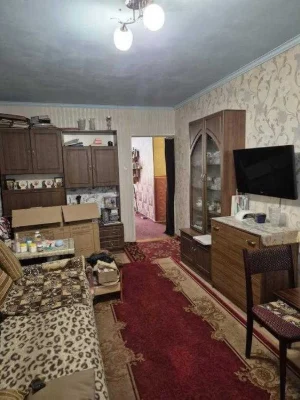 Selling a one-room apartment with an improved layout and two balconies.