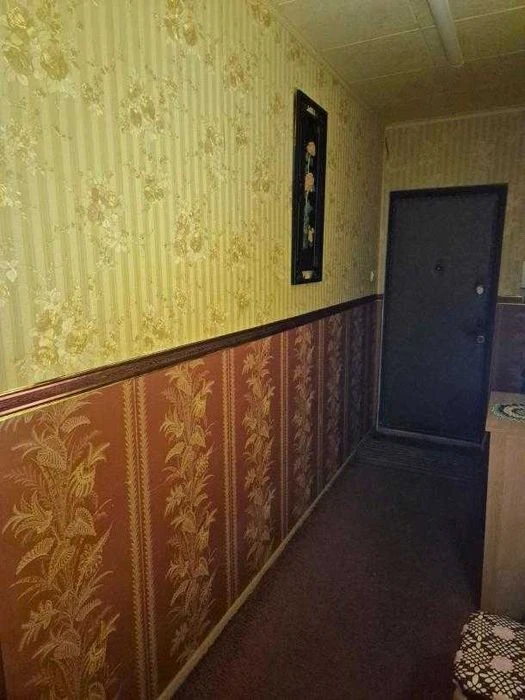 Selling a one-room apartment with an improved layout and two balconies.