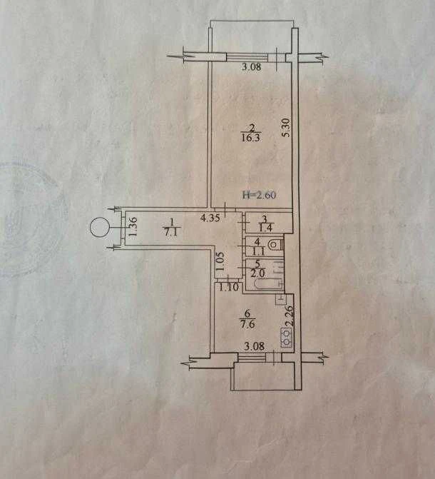 Selling a one-room apartment with an improved layout and two balconies.