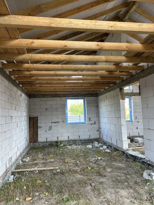Продається недобудова 90 м2 на 5 сотках землі