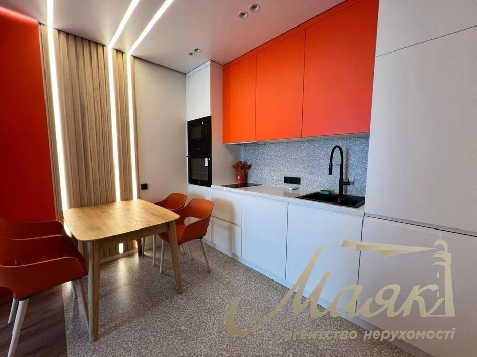 Sale of 1-room apartment with renovation in the residential complex Slavutych, metro station