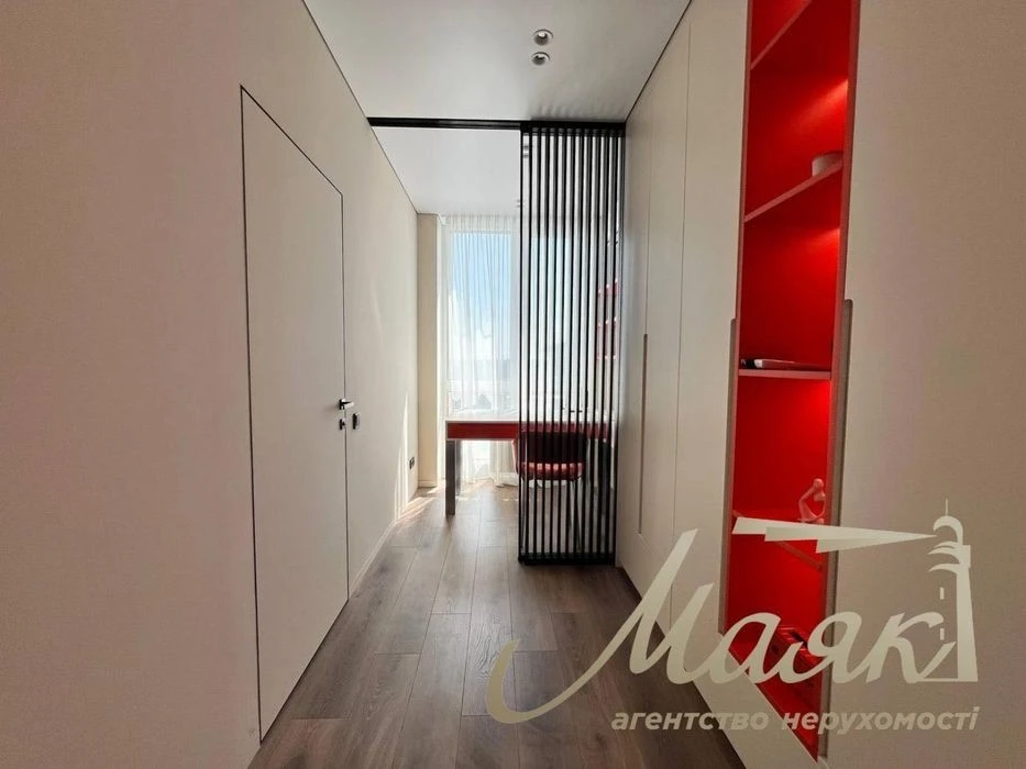 Sale of 1-room apartment with renovation in the residential complex Slavutych, metro station