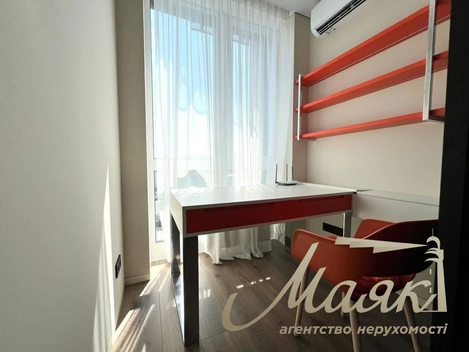 Sale of 1-room apartment with renovation in the residential complex Slavutych, metro station