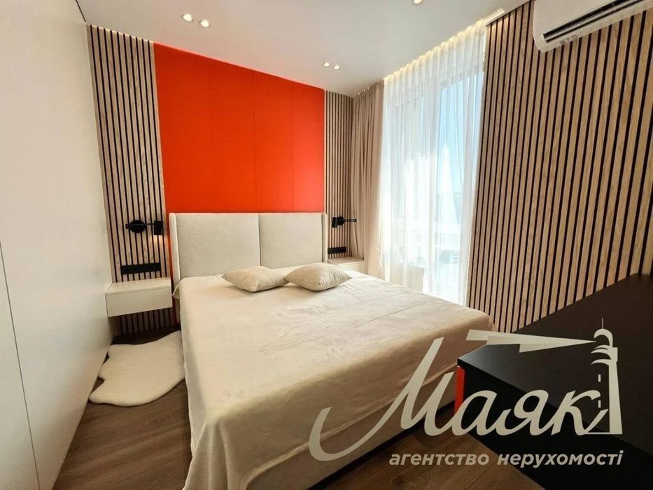 Sale of 1-room apartment with renovation in the residential complex Slavutych, metro station