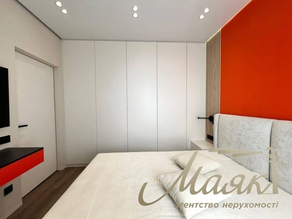 Sale of 1-room apartment with renovation in the residential complex Slavutych, metro station