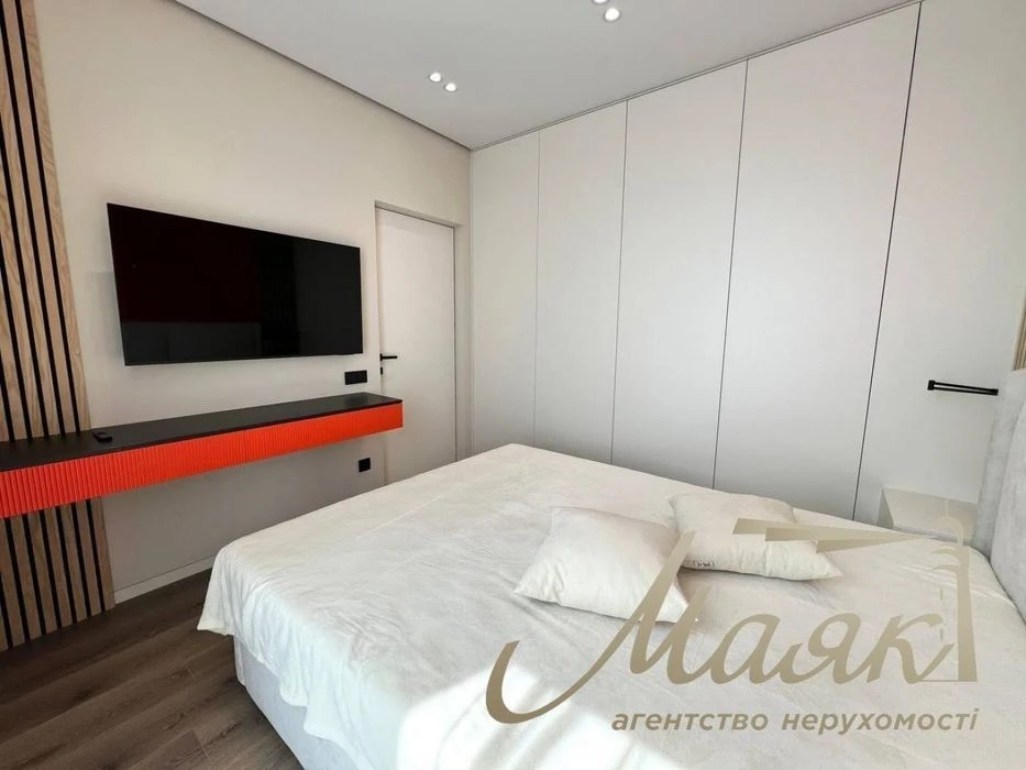Sale of 1-room apartment with renovation in the residential complex Slavutych, metro station