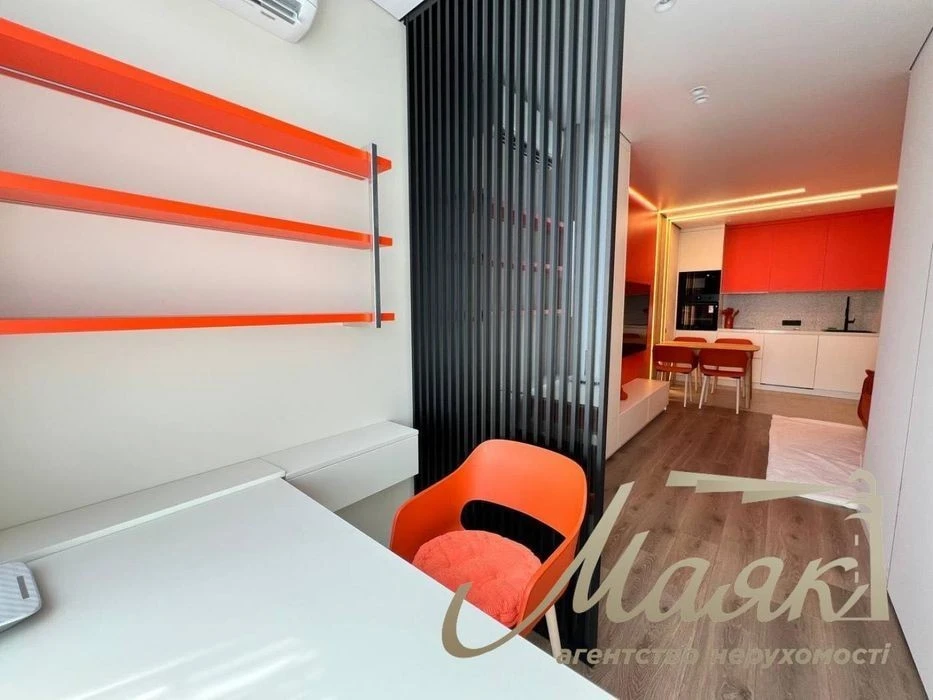 Sale of 1-room apartment with renovation in the residential complex Slavutych, metro station