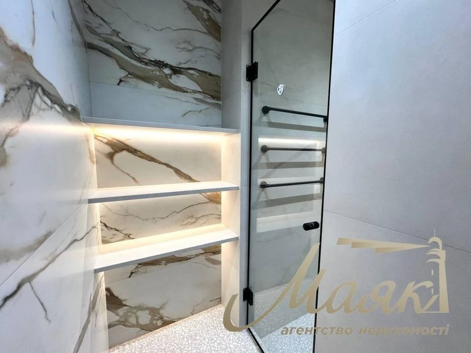 Sale of 1-room apartment with renovation in the residential complex Slavutych, metro station