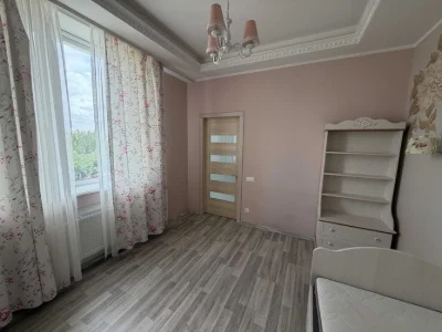 Продам квартиру на победе