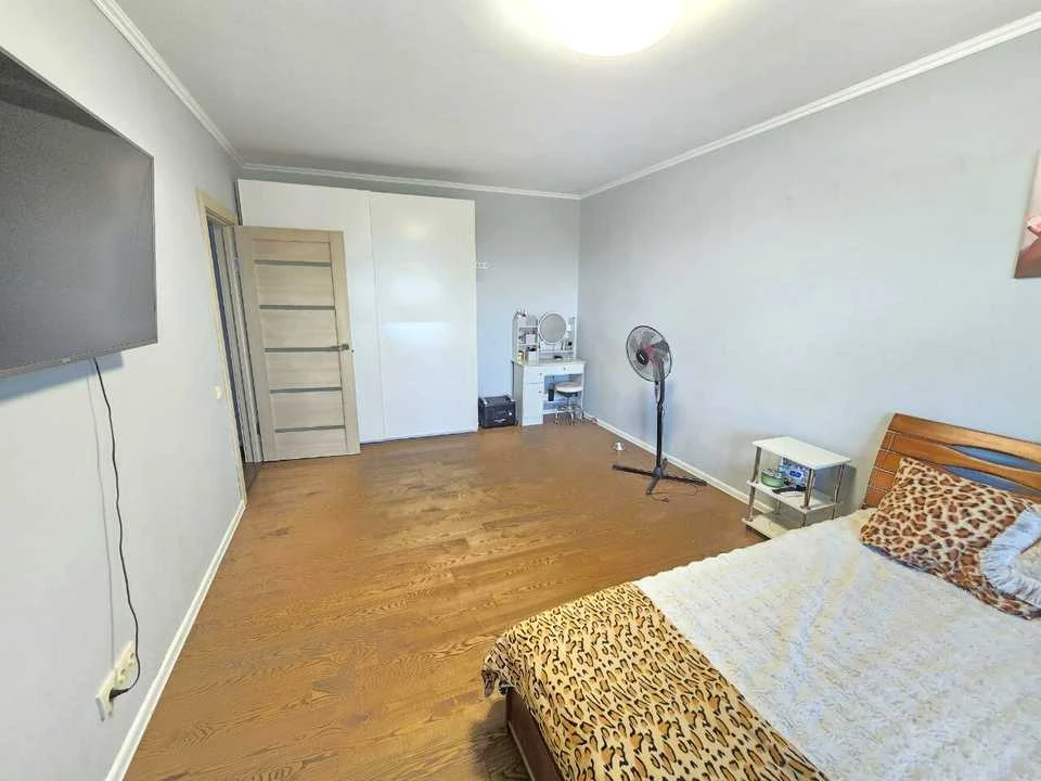 Apartment. Dnipro, Naberezhna Peremohy st.