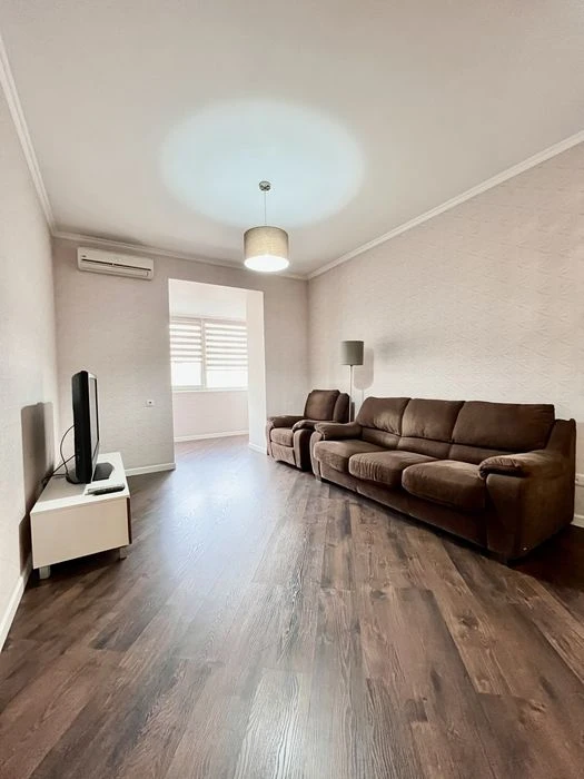 2-room apartment for sale in the Small Market area.