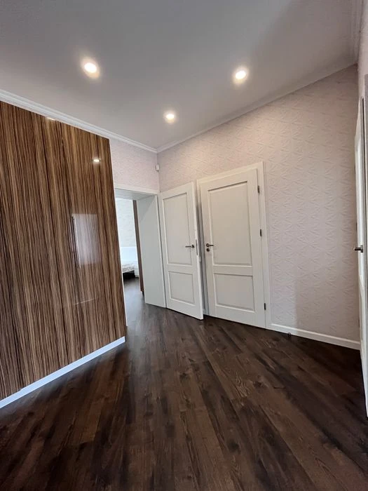 2-room apartment for sale in the Small Market area.