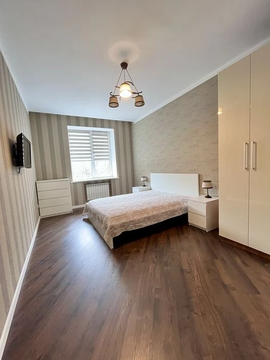 2-room apartment for sale in the Small Market area.