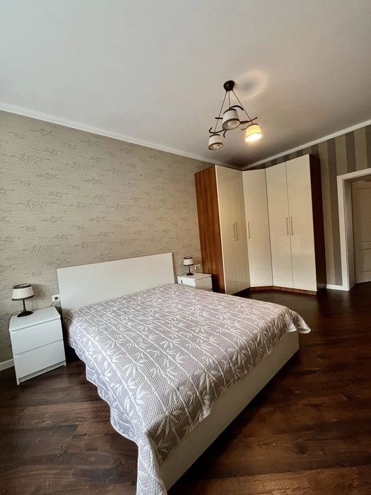 2-room apartment for sale in the Small Market area.