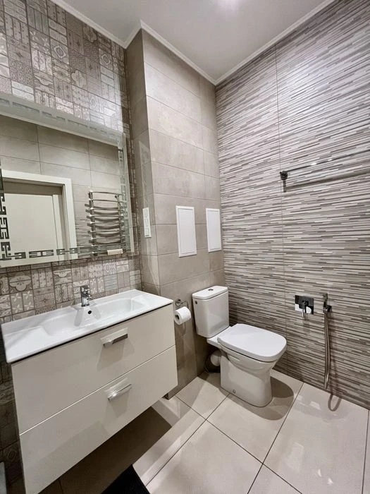 2-room apartment for sale in the Small Market area.
