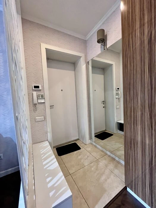 2-room apartment for sale in the Small Market area.