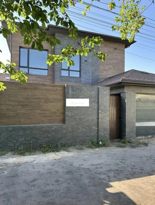 House in the Kyiv district, 10 minutes' walk to the sea!