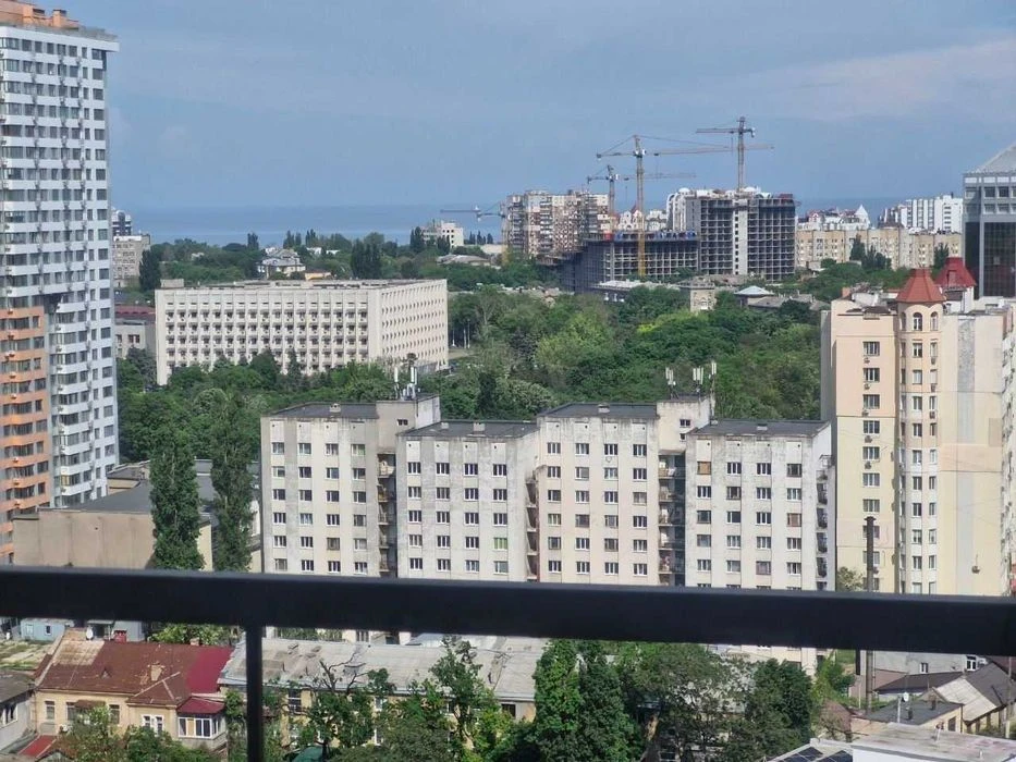 Срочно в продаже еврооднокомнатная в ЖК Апельсин рядом с Ж/д.