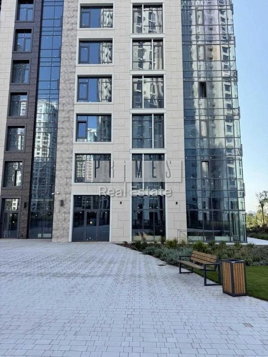 Продажа 3к квартиры 135 кв. м по ул. Андрея Верхосмотра 28 •