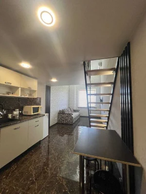 For sale 1 room apartment in the Parkovy Kvartal residential complex, 2 levels, new renovation, 45 rooms.