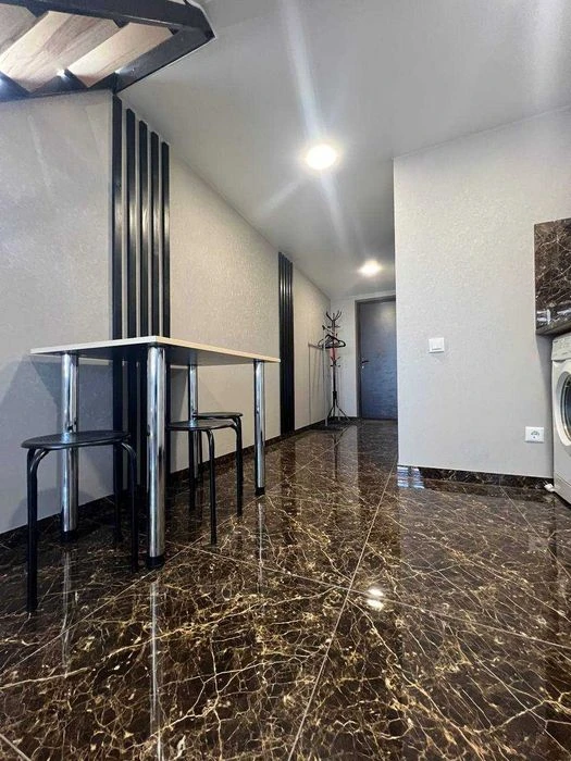 For sale 1 room apartment in the Parkovy Kvartal residential complex, 2 levels, new renovation, 45 rooms.