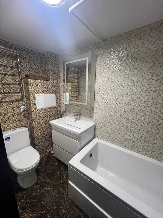 For sale 1 room apartment in the Parkovy Kvartal residential complex, 2 levels, new renovation, 45 rooms.