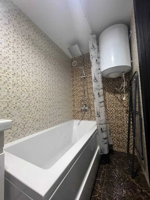 For sale 1 room apartment in the Parkovy Kvartal residential complex, 2 levels, new renovation, 45 rooms.