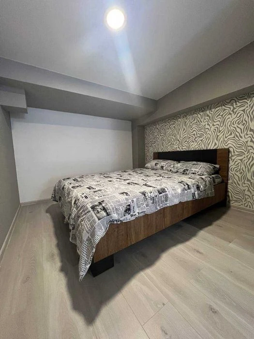 For sale 1 room apartment in the Parkovy Kvartal residential complex, 2 levels, new renovation, 45 rooms.