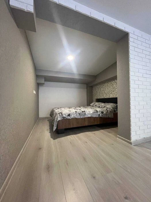 For sale 1 room apartment in the Parkovy Kvartal residential complex, 2 levels, new renovation, 45 rooms.