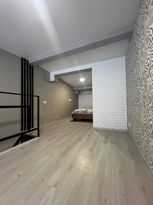 For sale 1 room apartment in the Parkovy Kvartal residential complex, 2 levels, new renovation, 45 rooms.