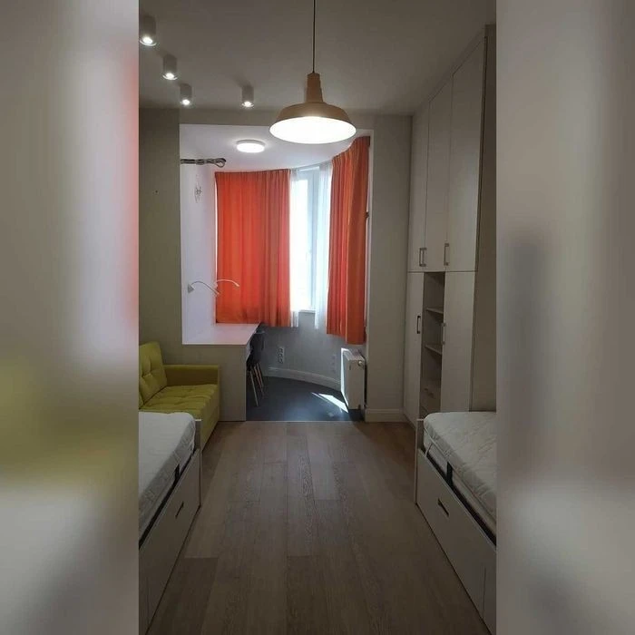 Продаж 3к квартири 97 кв. м на вул. Золотоустівська 47/49 •