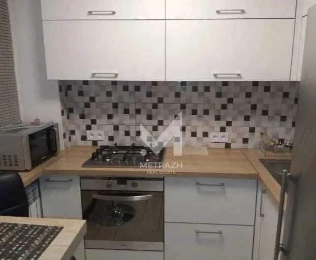 CENTER! Two-bedroom apartment for sale on Literaturnaya Street, 3 euros.