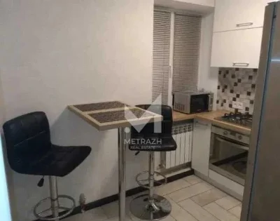 CENTER! Two-bedroom apartment for sale on Literaturnaya Street, 3 euros.