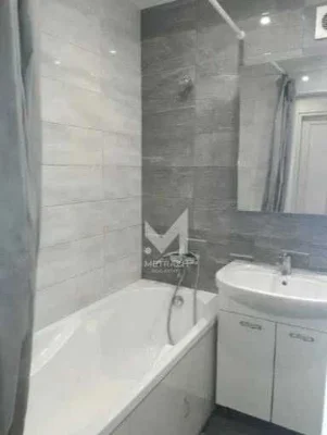 CENTER! Two-bedroom apartment for sale on Literaturnaya Street, 3 euros.