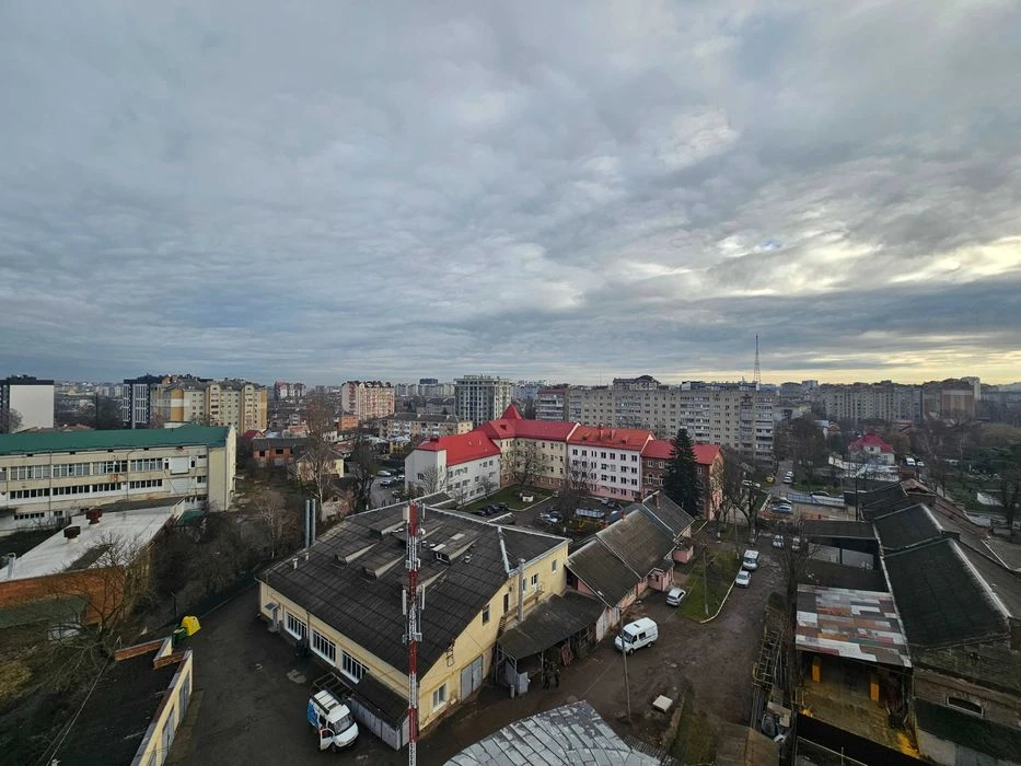 Видова на місто 2кім.квартири в готовому будинку біля Озера