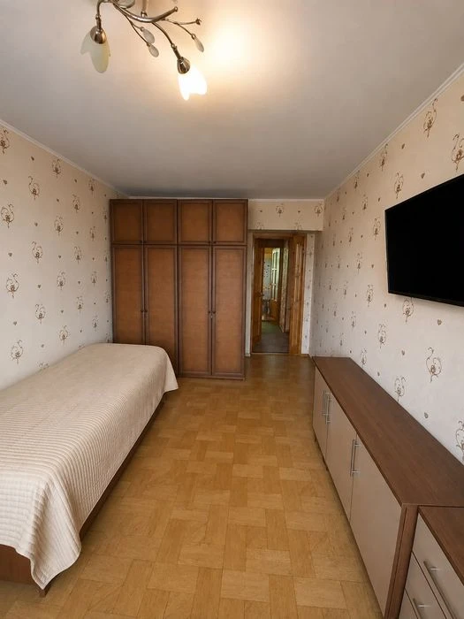 Selling 3 apartments on Grigory Skovorody Street, Yaroslava Mudroho metro station, progr.