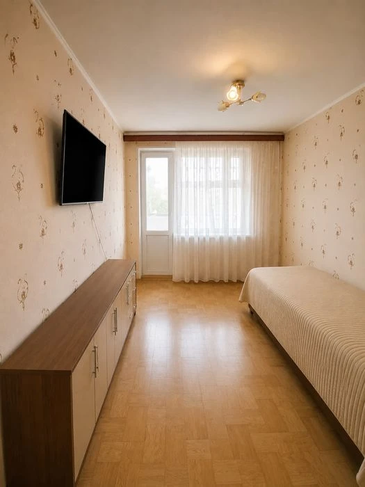 Selling 3 apartments on Grigory Skovorody Street, Yaroslava Mudroho metro station, progr.