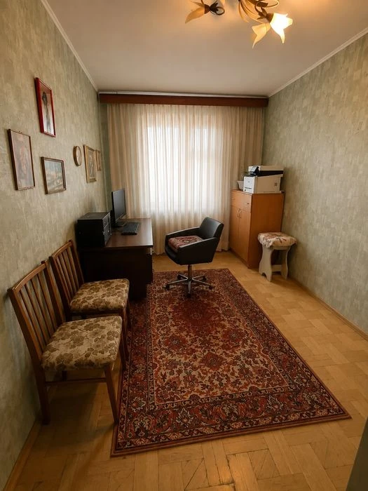 Selling 3 apartments on Grigory Skovorody Street, Yaroslava Mudroho metro station, progr.