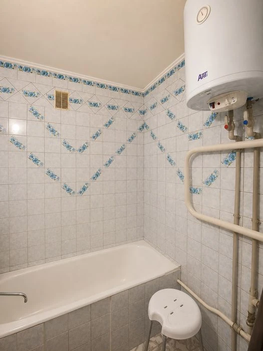 Selling 3 apartments on Grigory Skovorody Street, Yaroslava Mudroho metro station, progr.