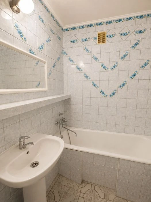 Selling 3 apartments on Grigory Skovorody Street, Yaroslava Mudroho metro station, progr.
