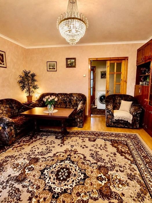Selling 3 apartments on Grigory Skovorody Street, Yaroslava Mudroho metro station, progr.