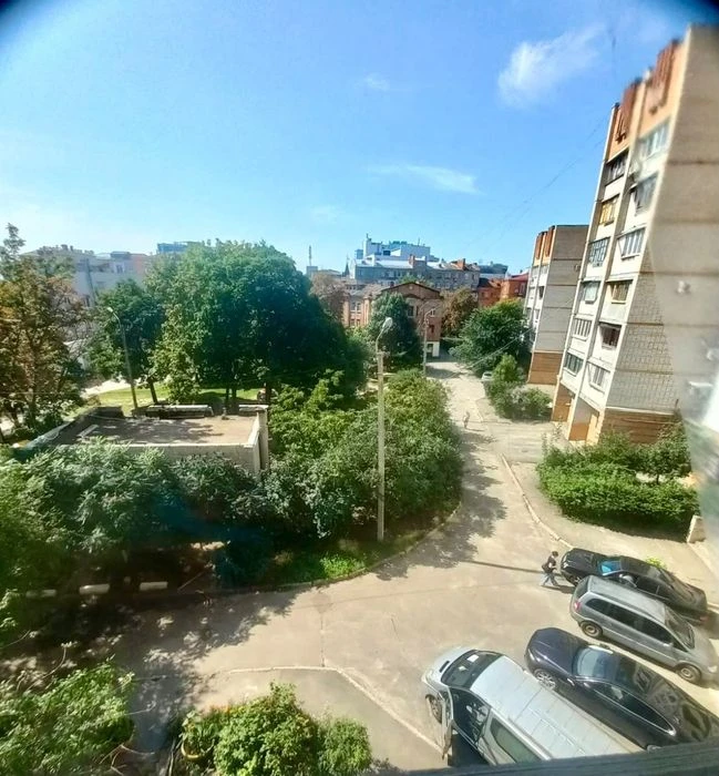 Selling 3 apartments on Grigory Skovorody Street, Yaroslava Mudroho metro station, progr.