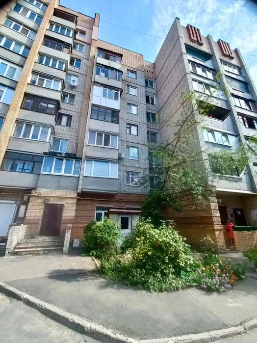 Selling 3 apartments on Grigory Skovorody Street, Yaroslava Mudroho metro station, progr.