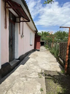 Продається частина  будинку р-н Раково, вул Чорновола.